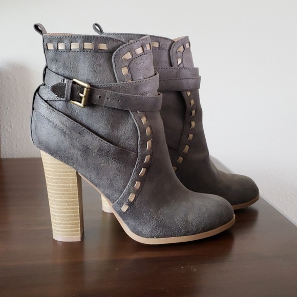 Qupid Shoes - Grey booties